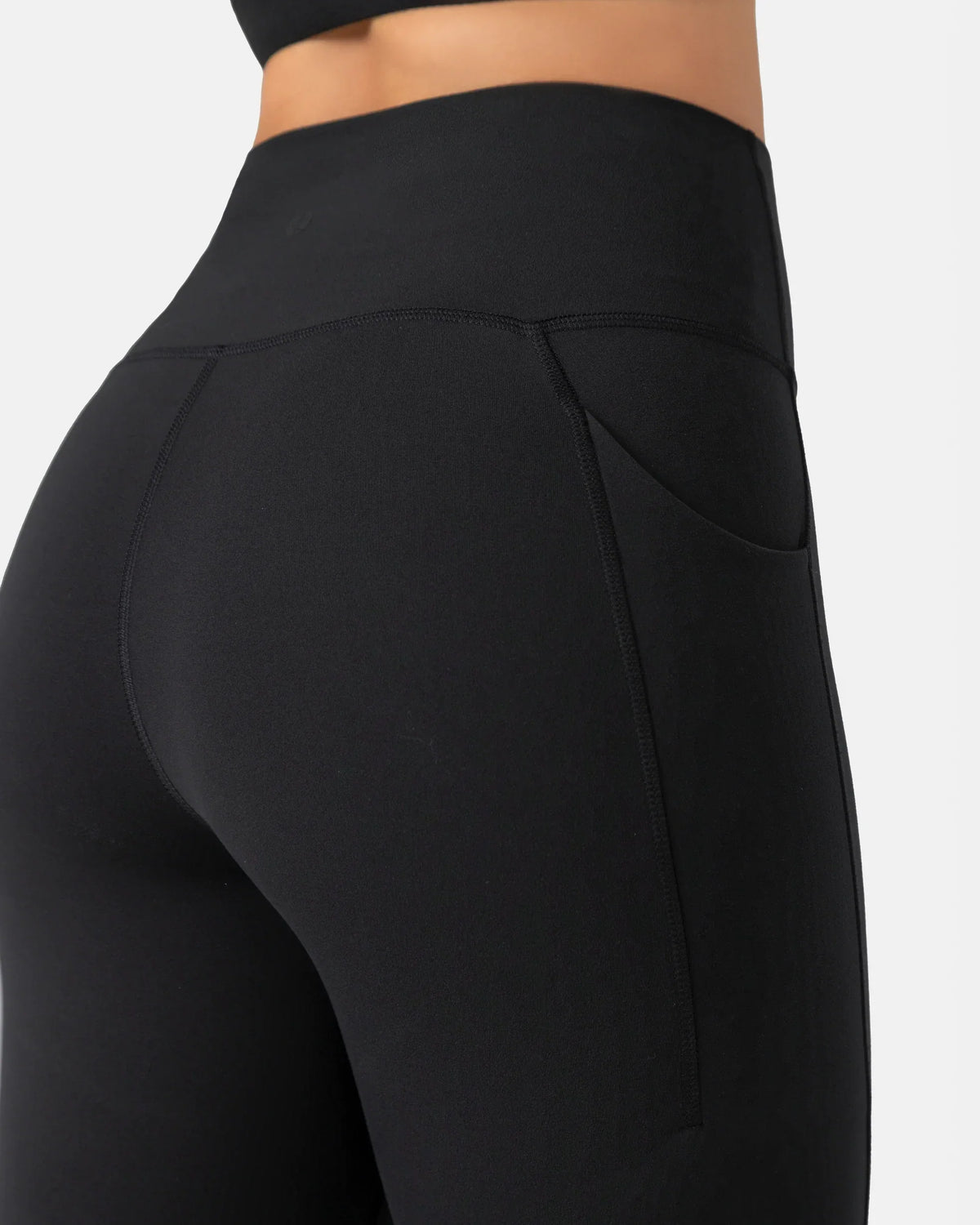 Dreamlux® High Waisted No Front Seam 21" Legging w/ Pockets — Black