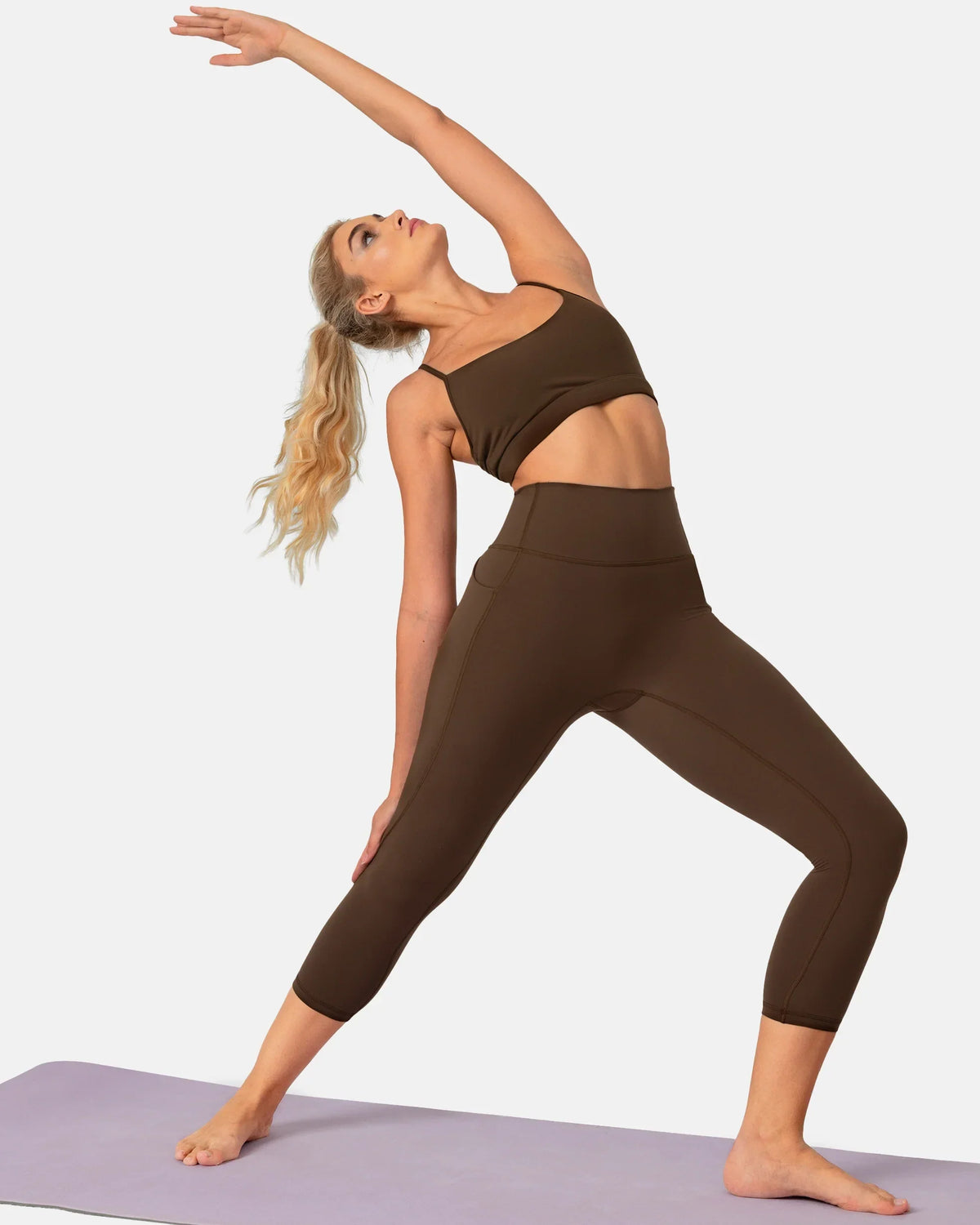 Dreamlux® High Waisted No Front Seam 21" Legging w/ Pockets — Cocoa