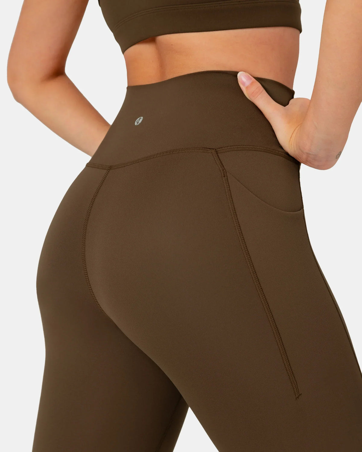 Dreamlux® High Waisted No Front Seam 21" Legging w/ Pockets — Cocoa