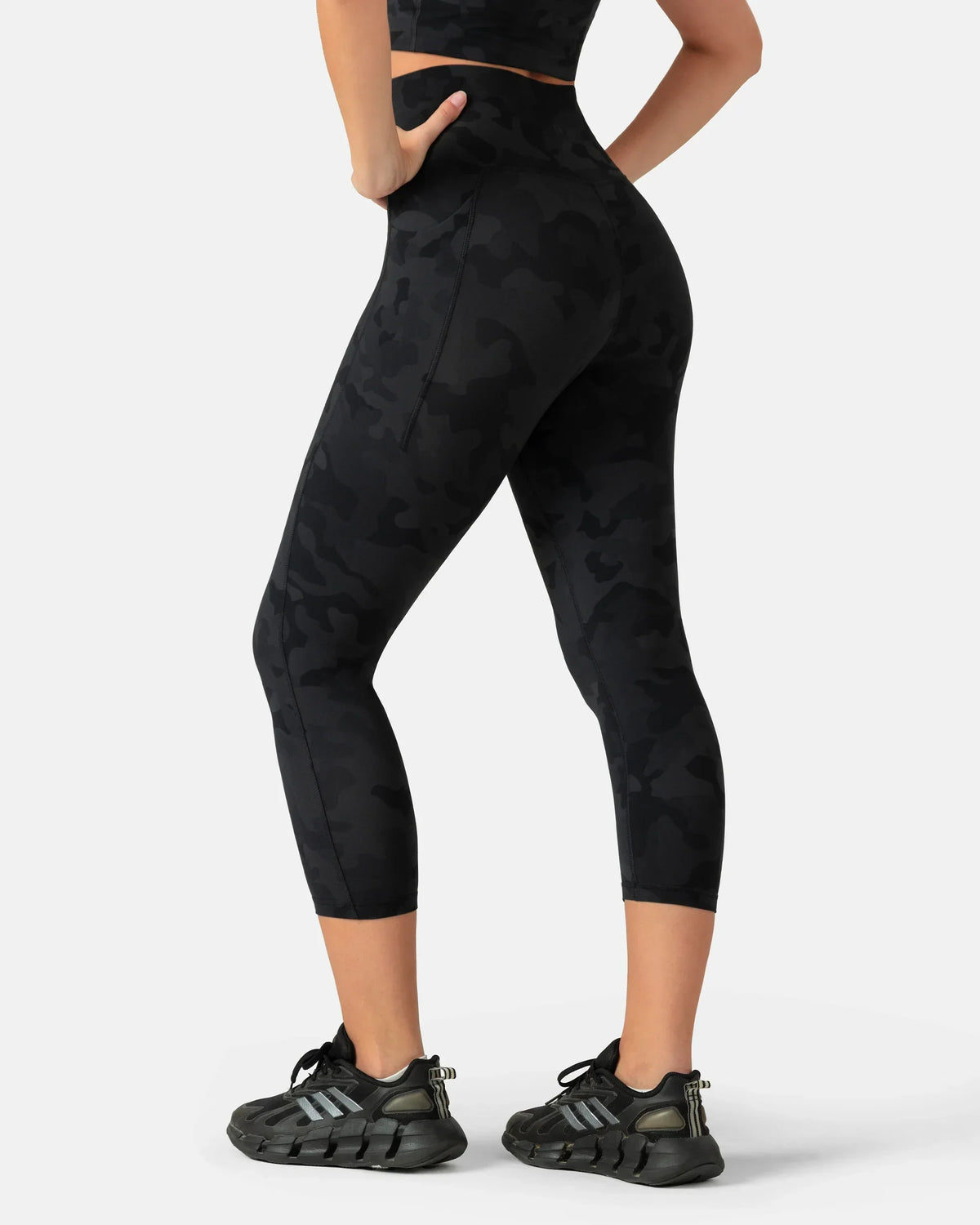 Dreamlux® High Waisted No Front Seam 21" Legging w/ Pockets — Grey Camouflage