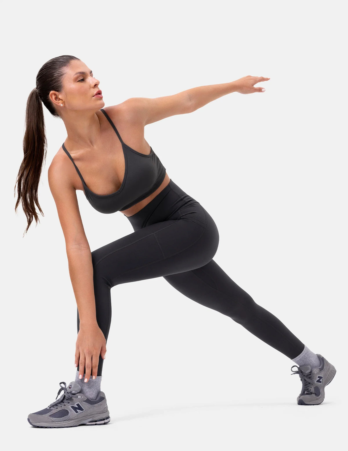 Essential High Waisted 25" Legging w/ Pockets 2