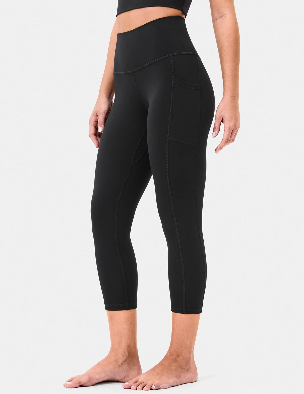 Essential High Waisted 21" Sports Legging w/ Pockets 1