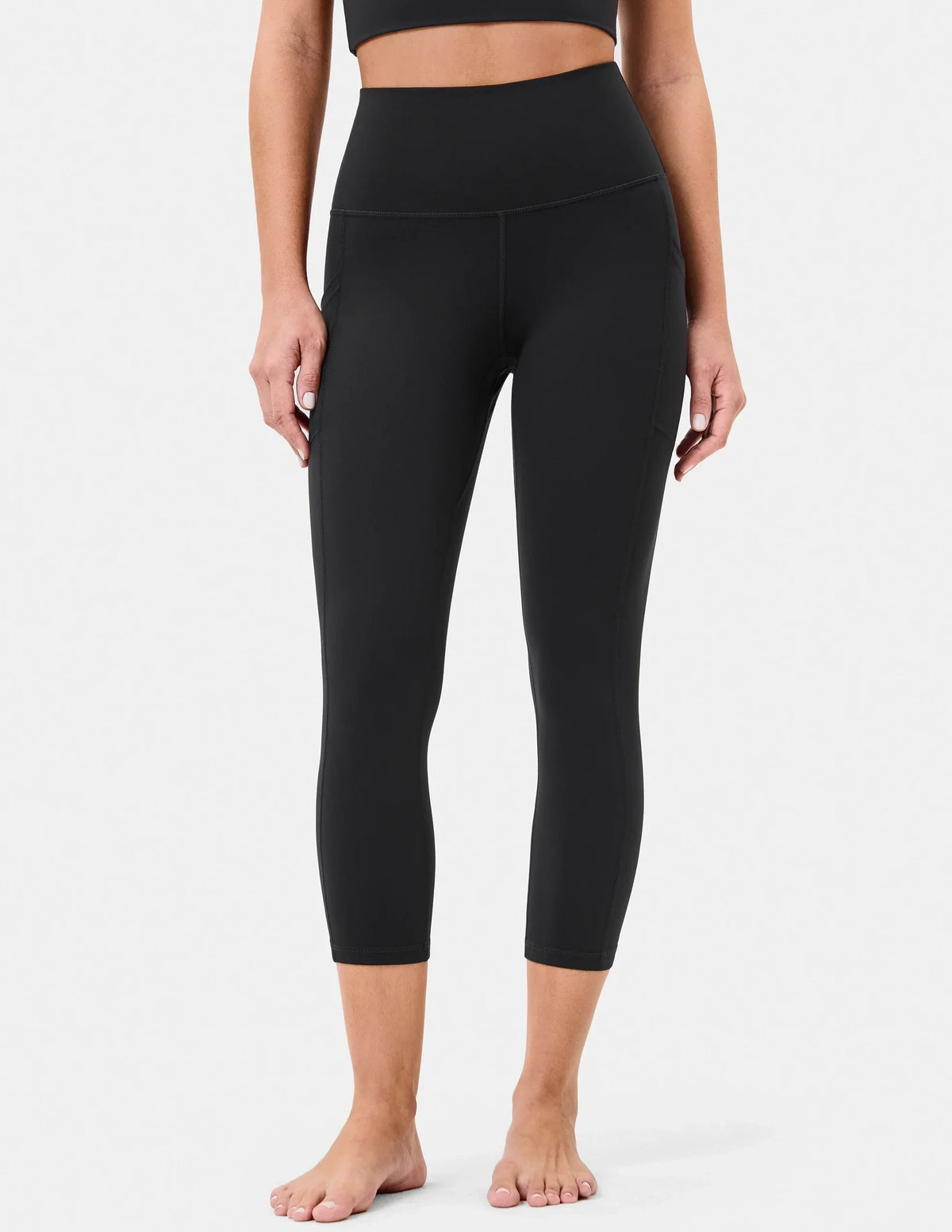 Essential High Waisted 21" Sports Legging w/ Pockets 2