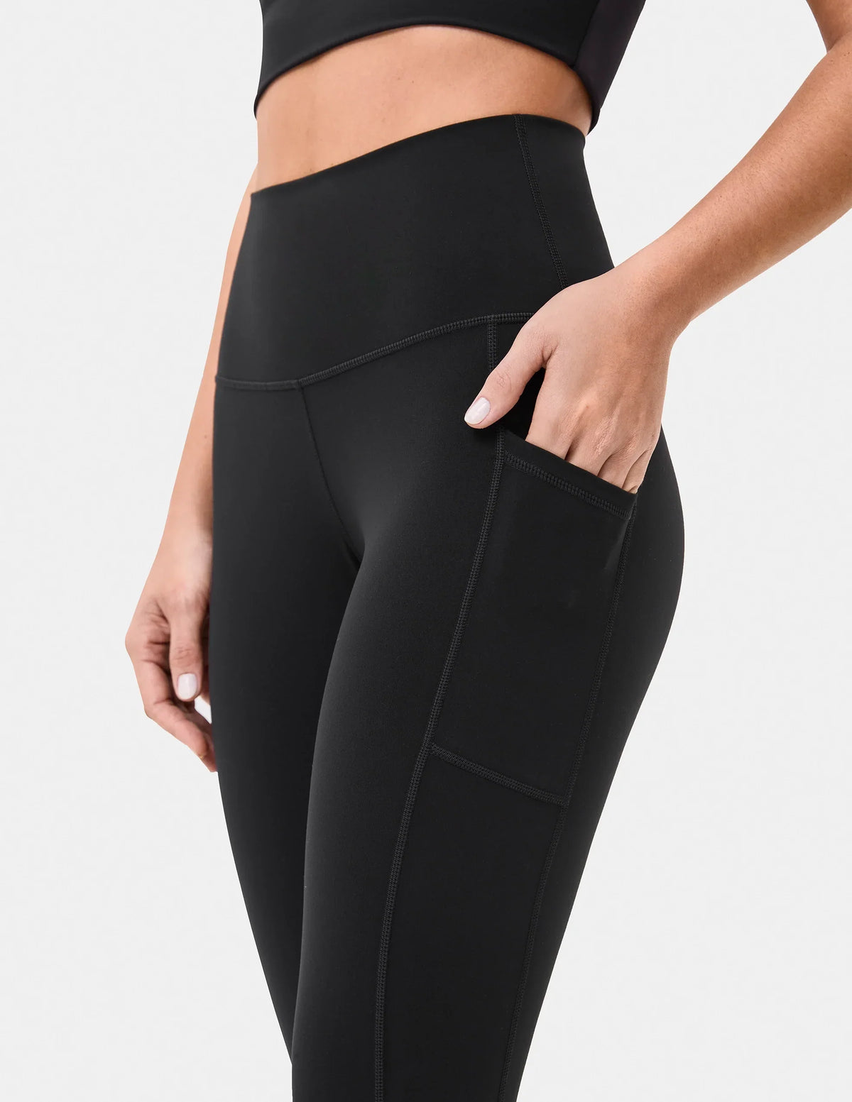 Essential High Waisted 21" Sports Legging w/ Pockets 3